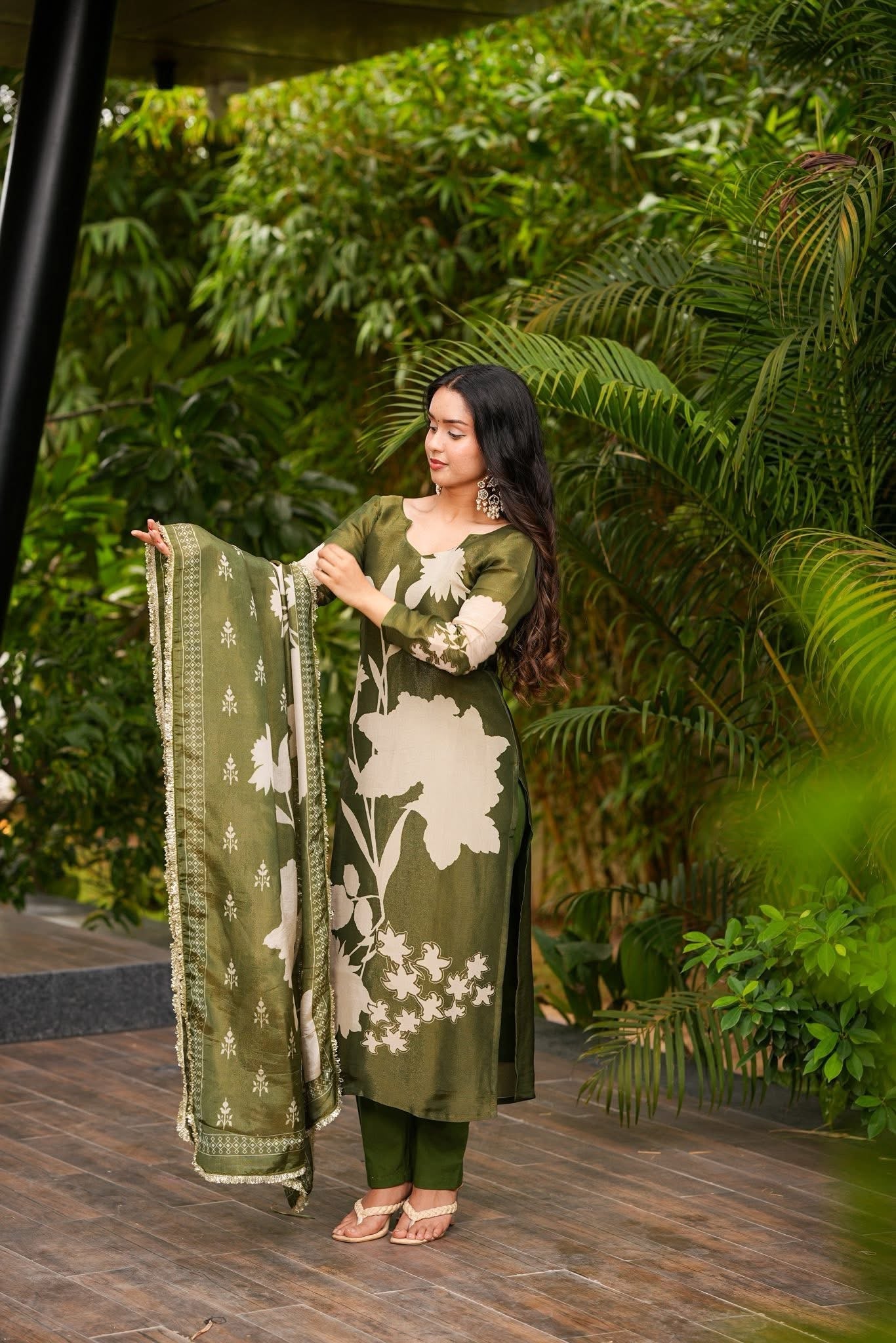 Avyana Cosmos Kurta Set