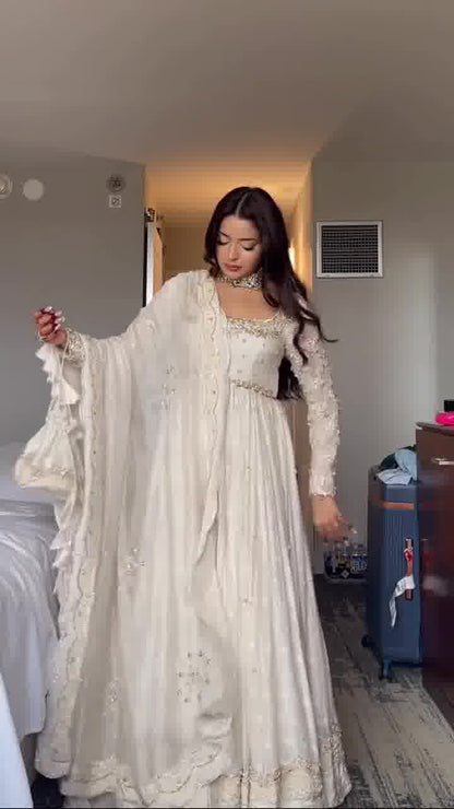 Vintage Aura Floral Anarkali Ensemble