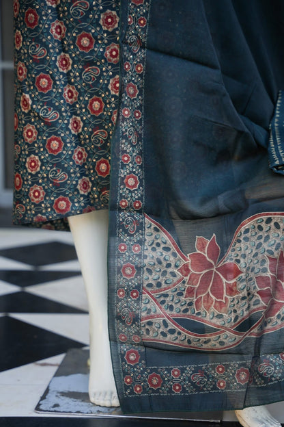 Raavi Unstitched Suit Set