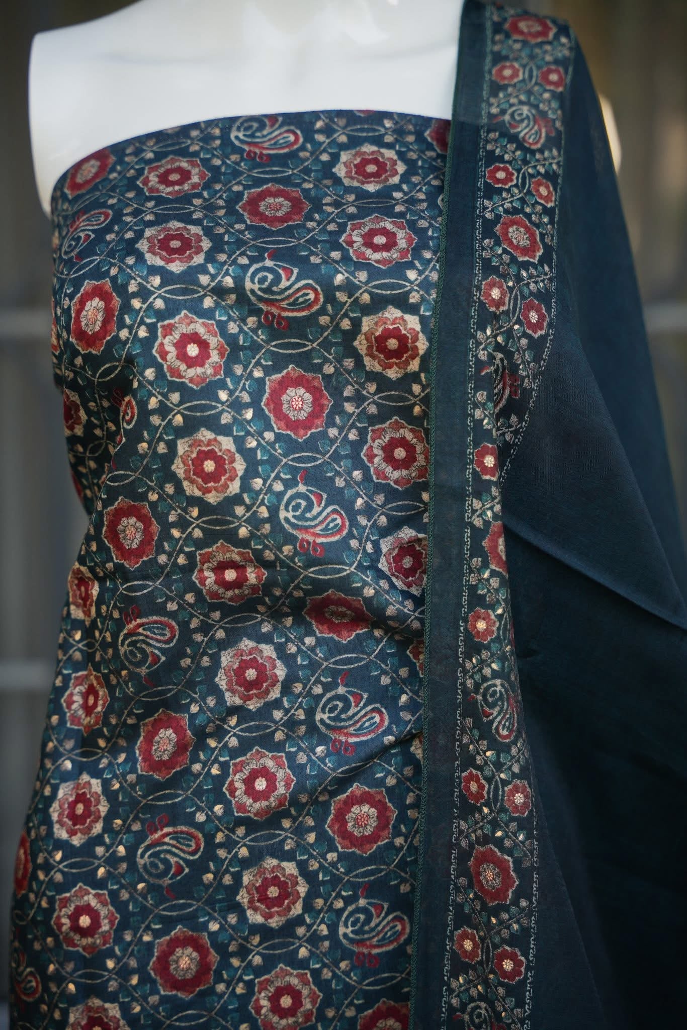 Raavi Unstitched Suit Set