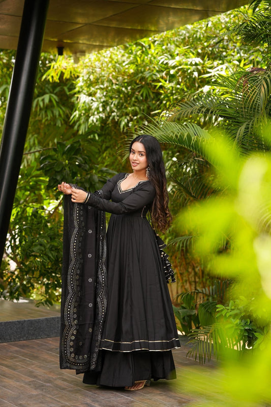 Glimmer in Black Suit Set