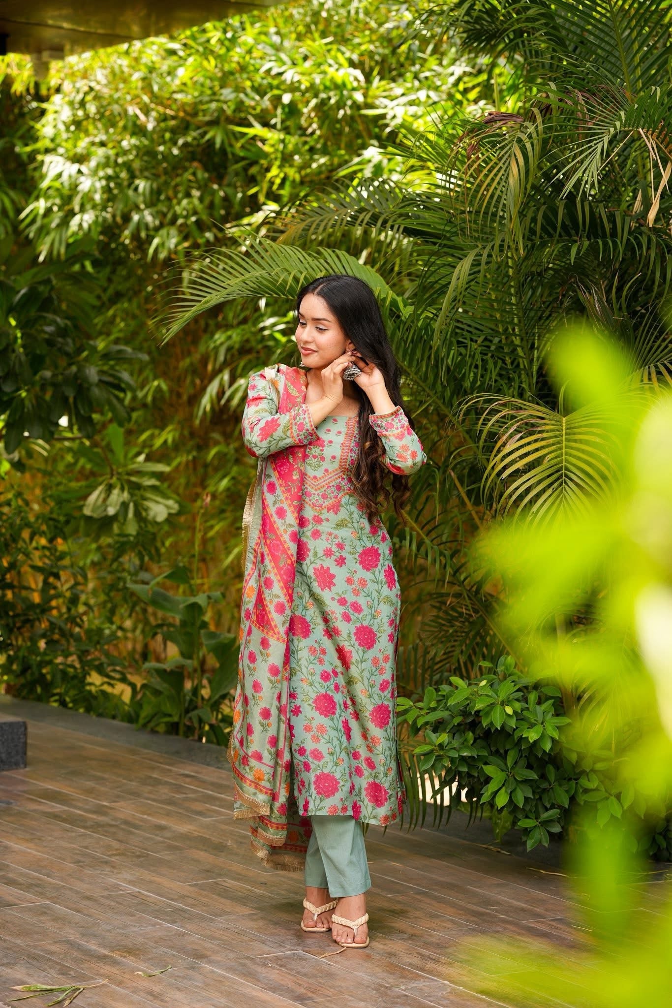 Gul Threads Kurta Set