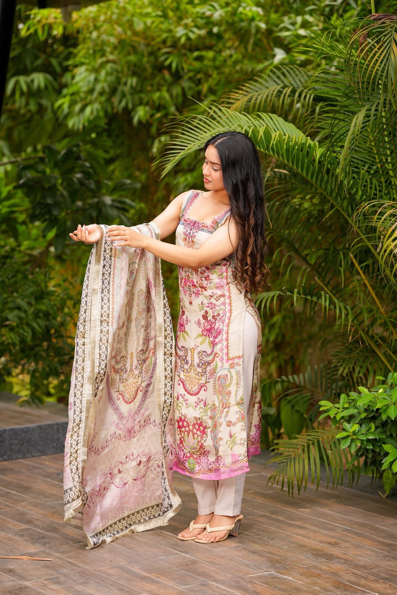 Taarini Cosmos Kurta Set