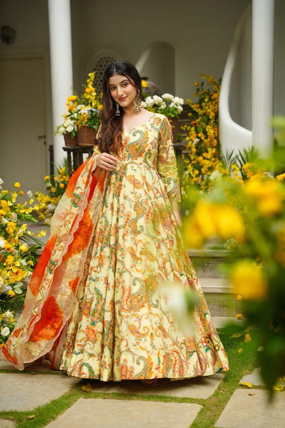 Raajsi Roop Heavy Maxi Set